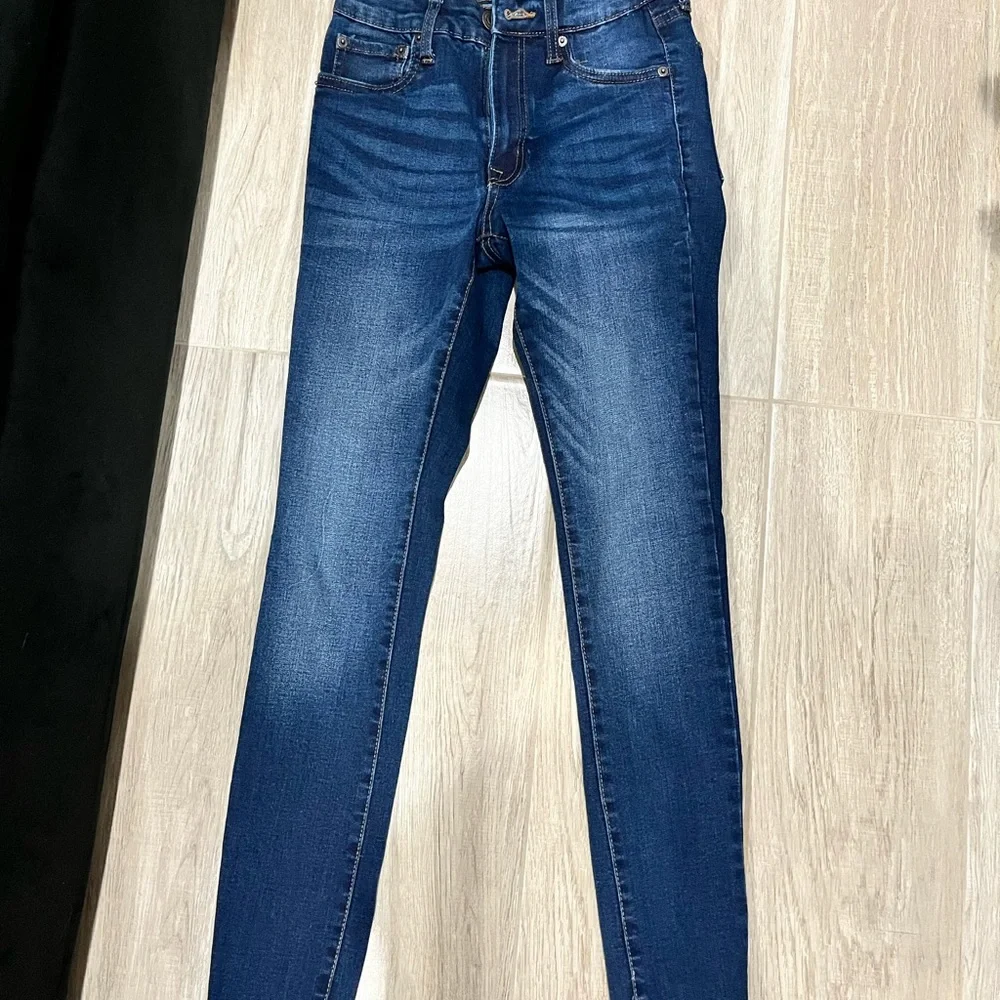 Clothing - Picture 12 of 16